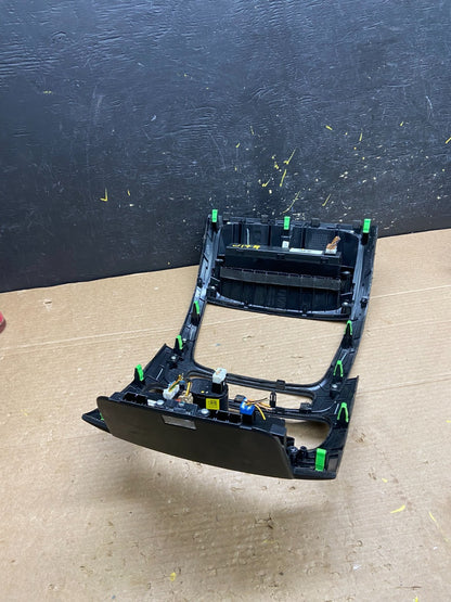 2014 2015 Kia Sorento Center Radio Climate Control Clock Trim Heat Seat W1719 DG4