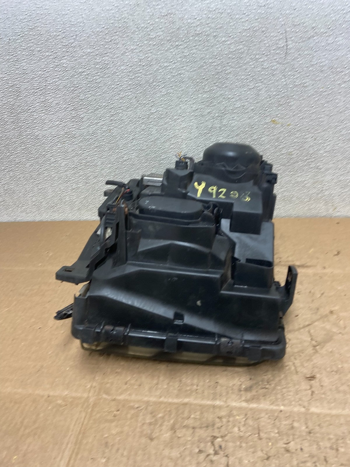 2003 to 2004 Land Rover Range Rover Left Driver Headlight  Xenon HID Y9208 DW6