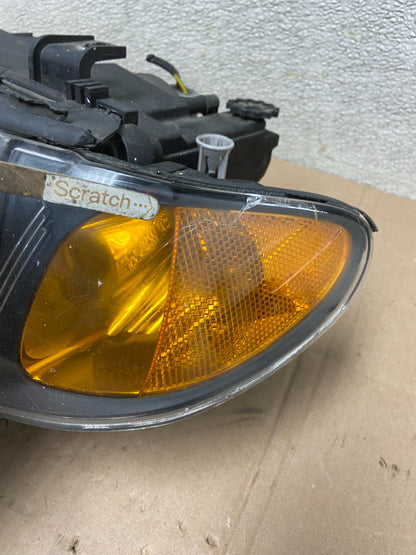 2002 to 2005 BMW 3 E46 Sedan Left Driver Halogen OEM Headlight X92834