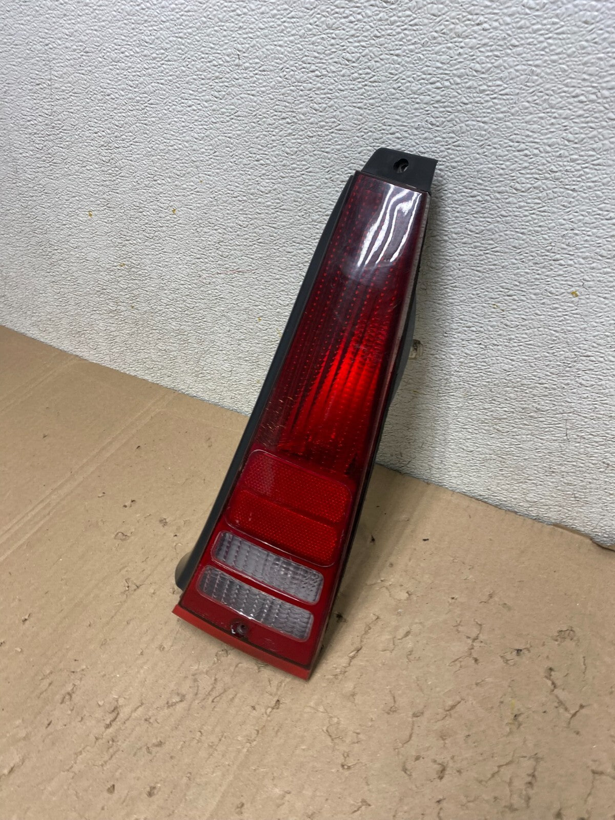 1986 - 1991 Ford Taurus Wagon Right Passenger RH Side Tail Light i8647 DG Oem1