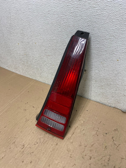 1986 - 1991 Ford Taurus Wagon Right Passenger RH Side Tail Light i8647 DG Oem1
