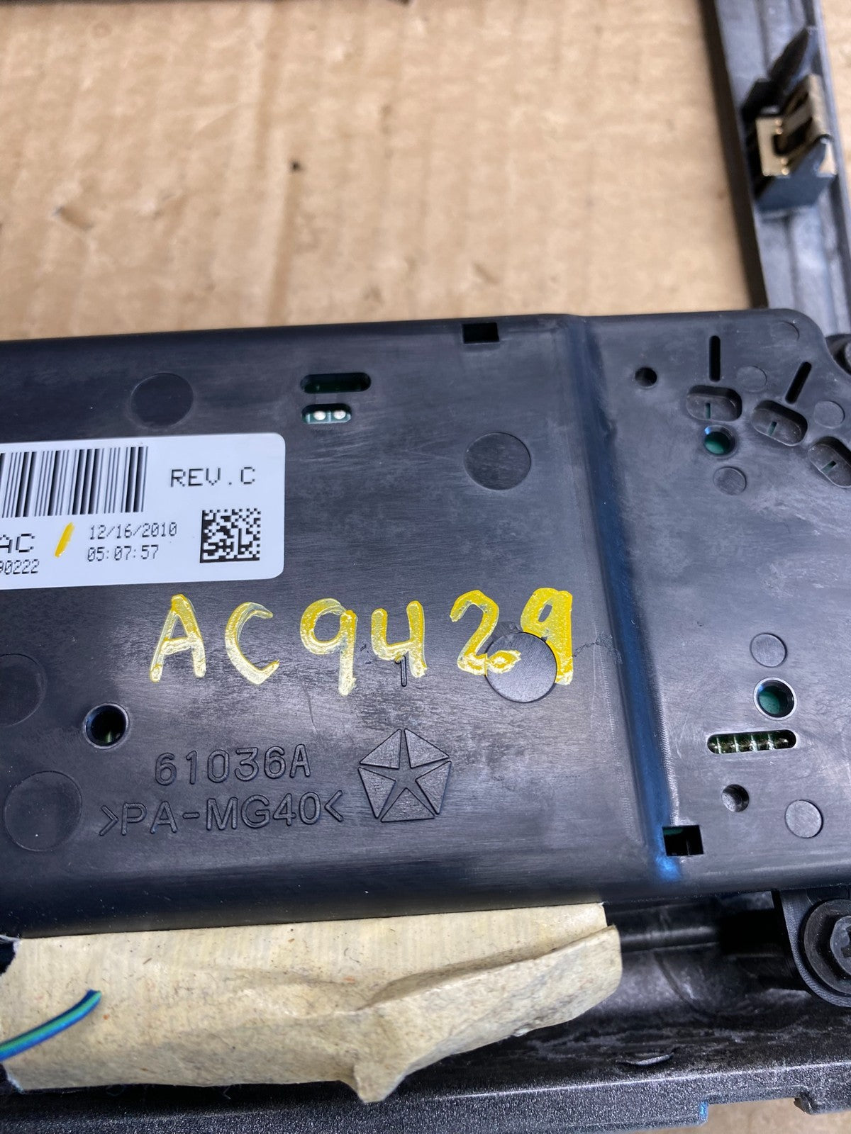 2010 - 2012 Dodge Caliber Dash Radio Center Bezel Climate Control Dash ac9429 DG5