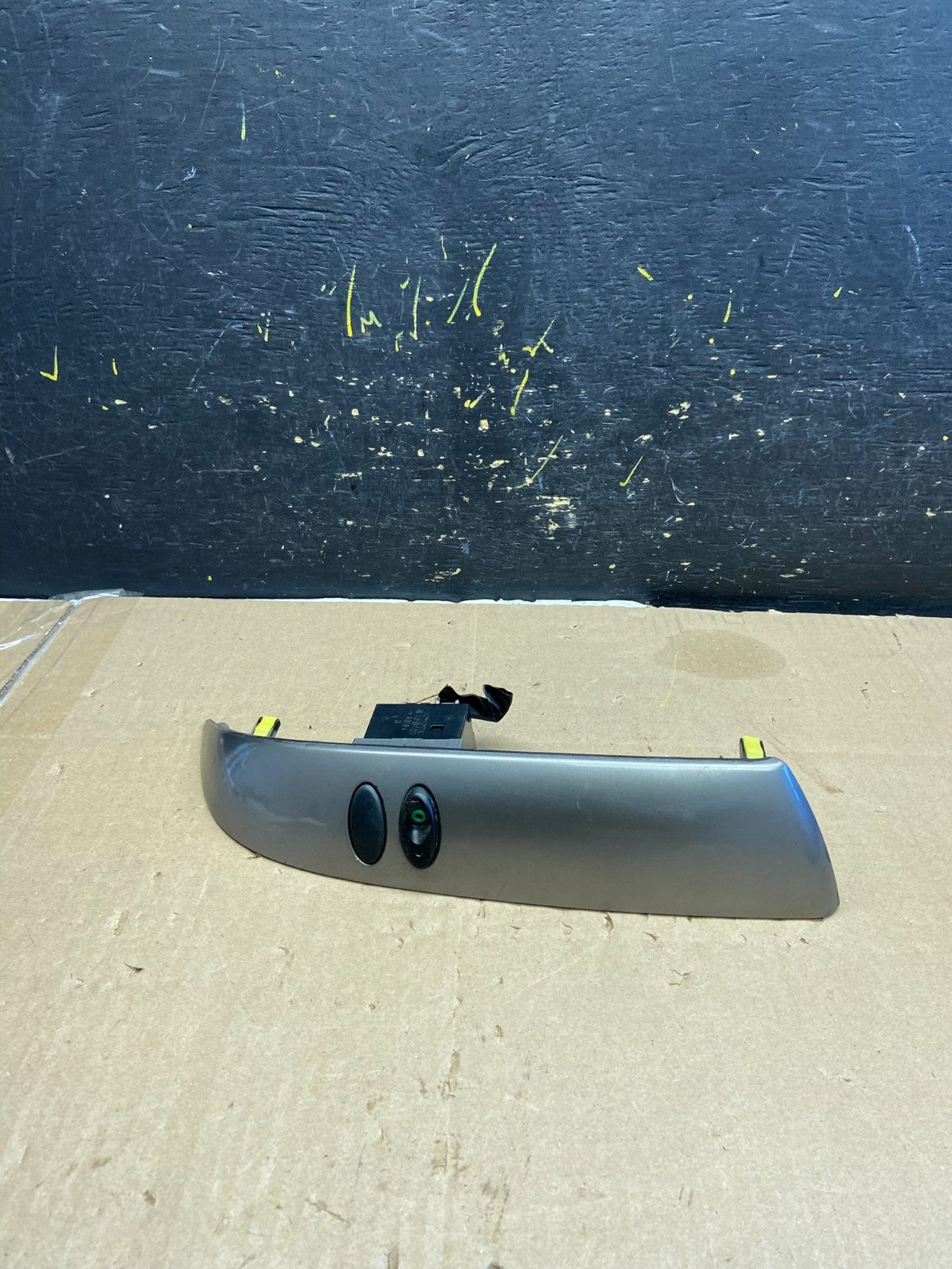 2004 to 2010 Toyota Sienna Right Side Radio Switches Bezel Trim ab1956 DG0