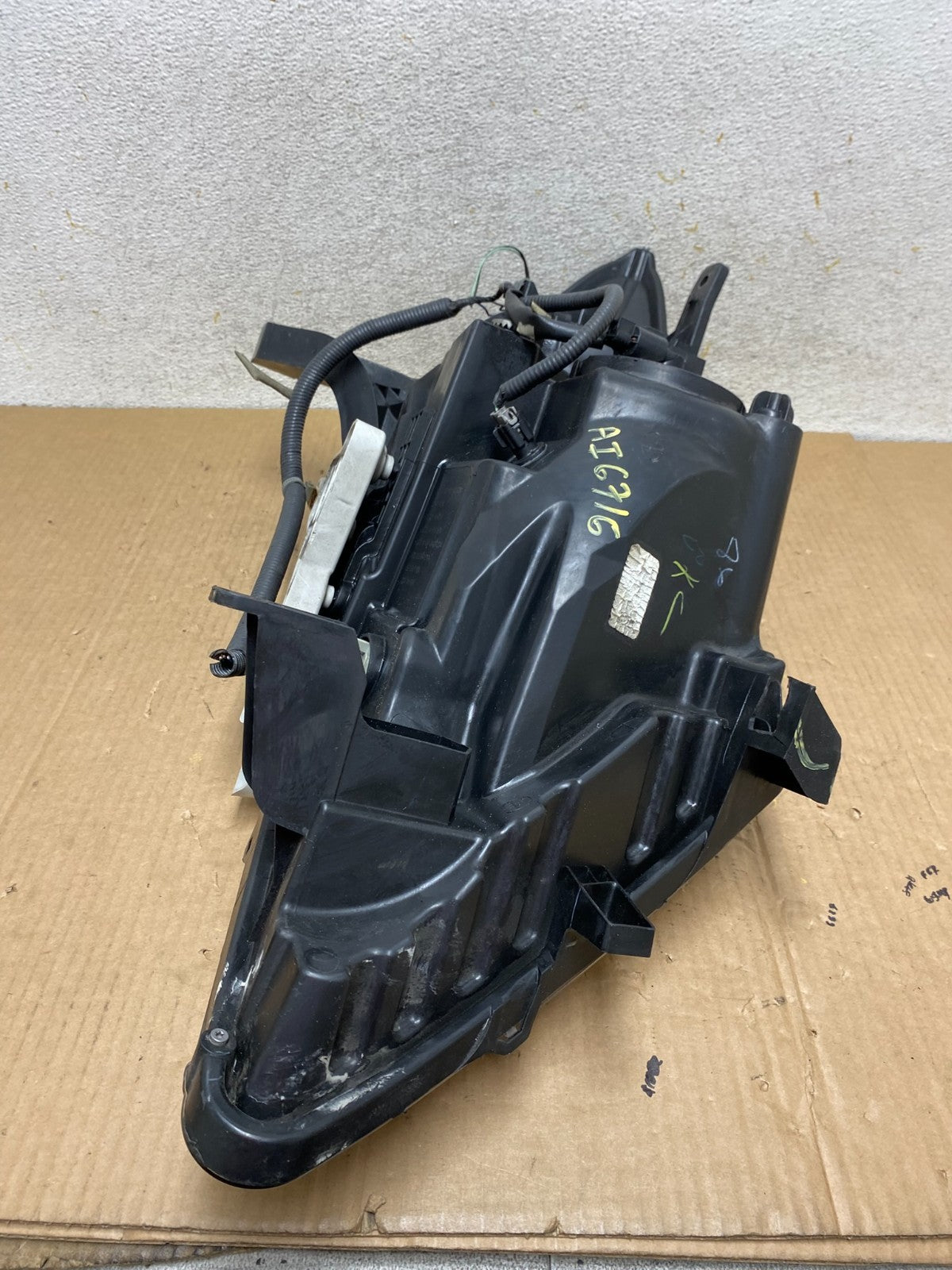 2013 to 2016 Nissan Pathfinder Left Driver LH Side Headlight Halogen AI67168