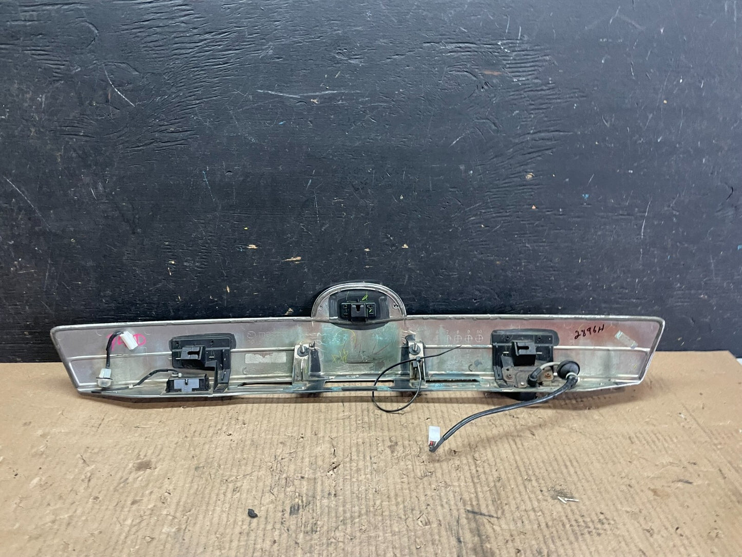2007-2009 Mazda CX-9 Trunk Lid Garnish Panel Molding Trim Backup Camera M6123 DG9