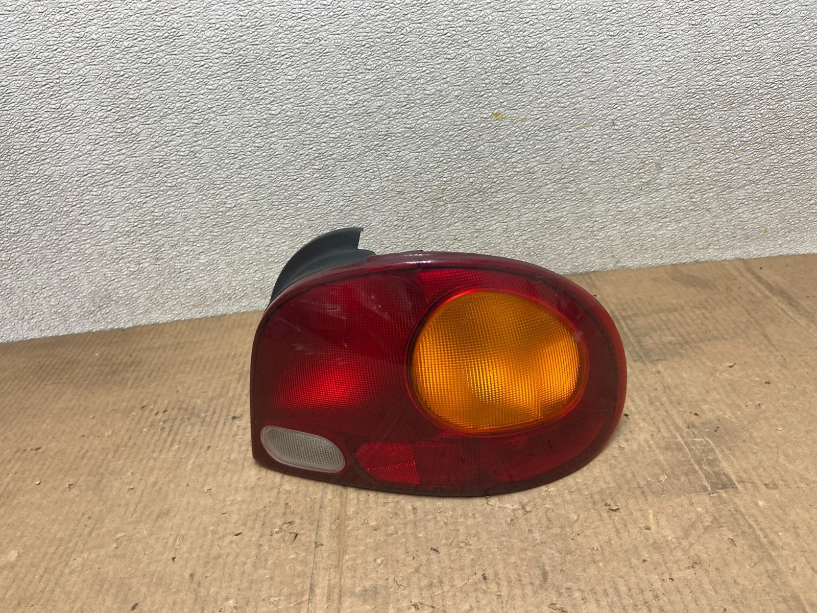 1996 to 1998 Hyundai Accent Right Passenger Side Tail Light 92402-22210 AA64070