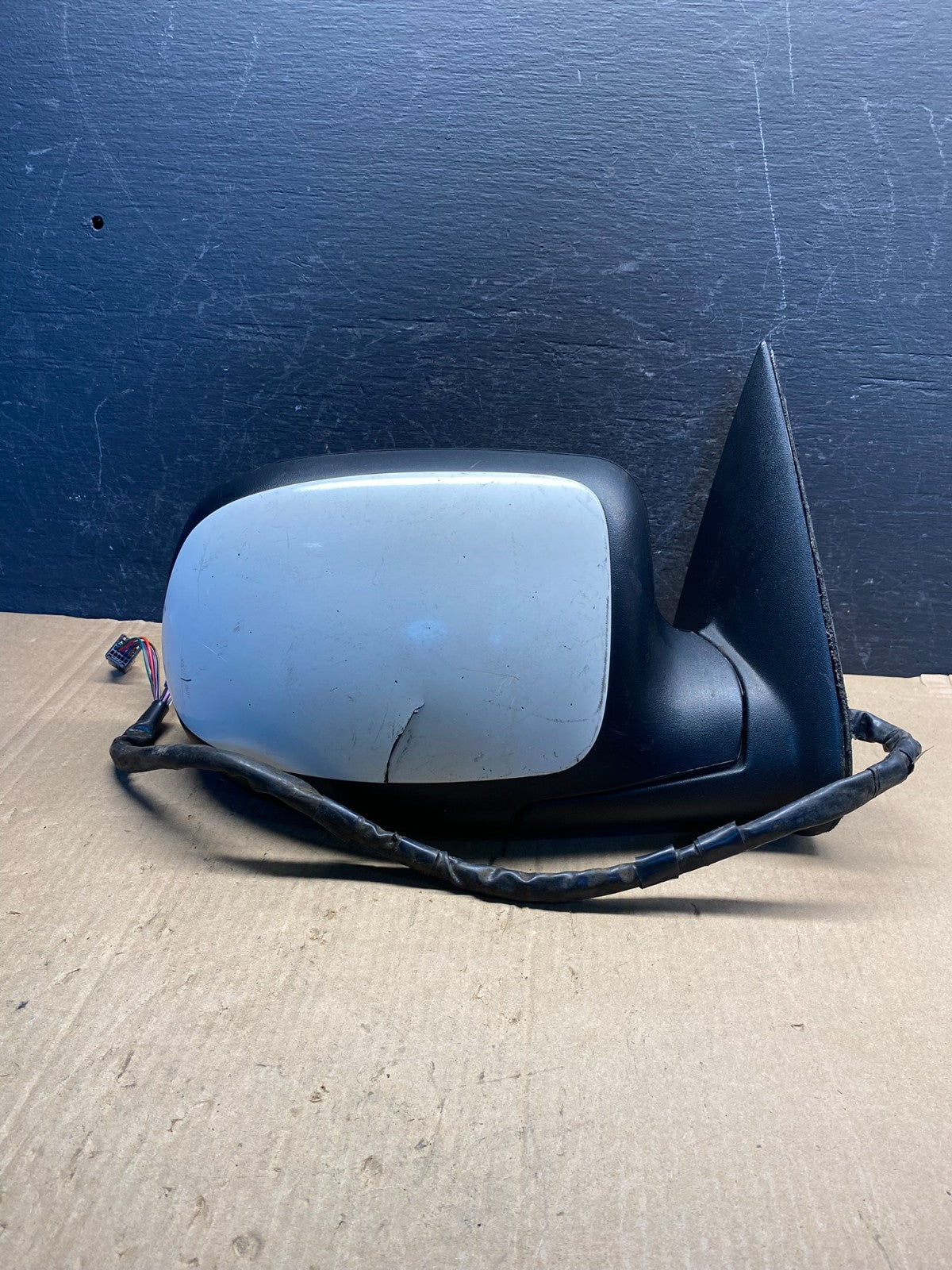 2003-2006 Chevrolet Tahoe Suburban Right Passenger Turn Door Mirror AE7650 DW0