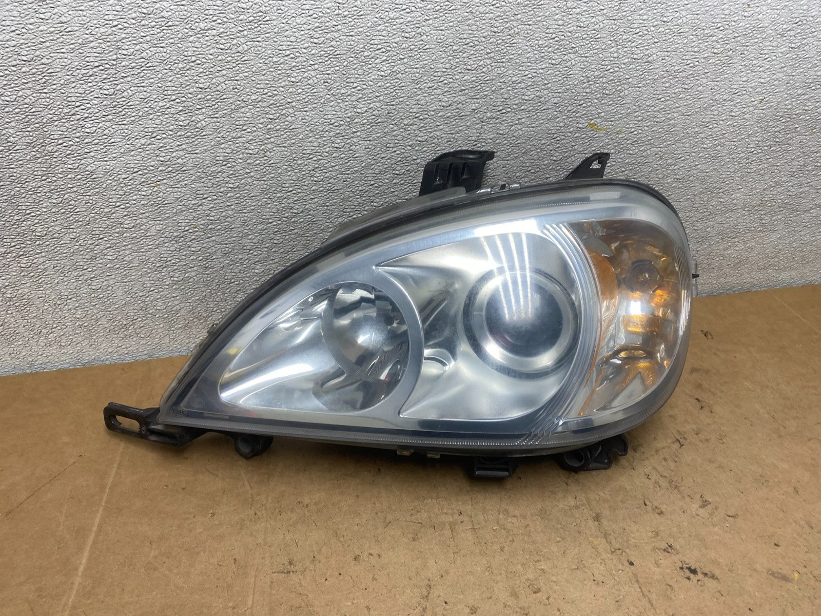 2002 - 2005 Mercedes ML ML350 ML500 Left Driver LH Halogen Headlight X6753 DW0