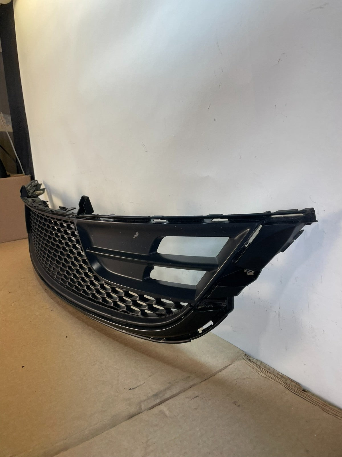 2015 to 2017 Chrysler 200 Front Lower Grill Grille AH6390 DG1
