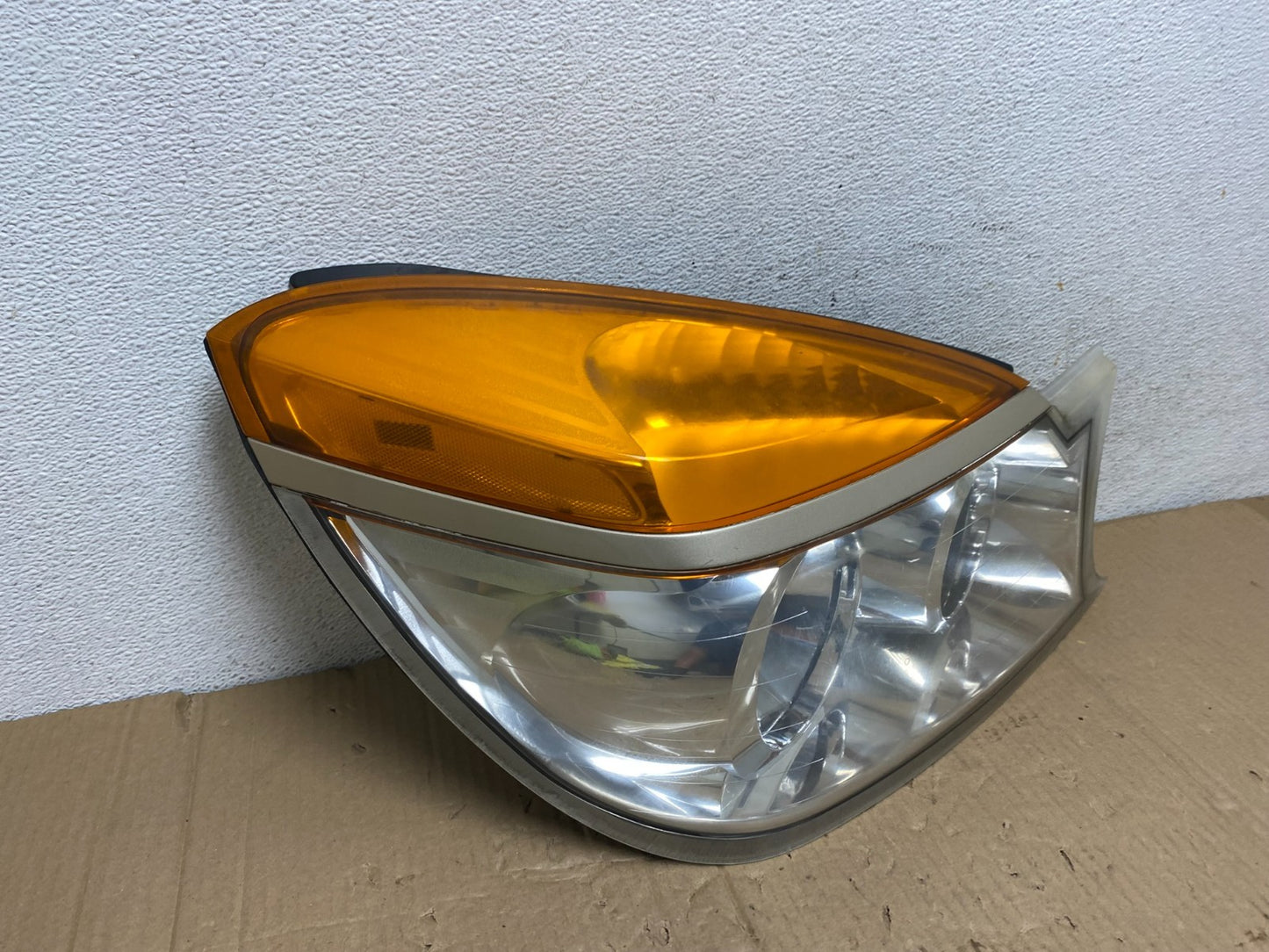 2002 to 2003 Buick Rendezvous Right Passenger RH Side Headlight AE9014 DG2