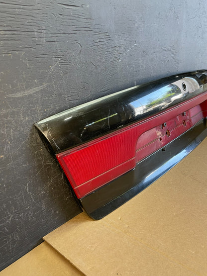 1997 - 1999 Saturn SL2 Sedan Center Tail Light Lid Trunk Rear Panel AD0052 DG2