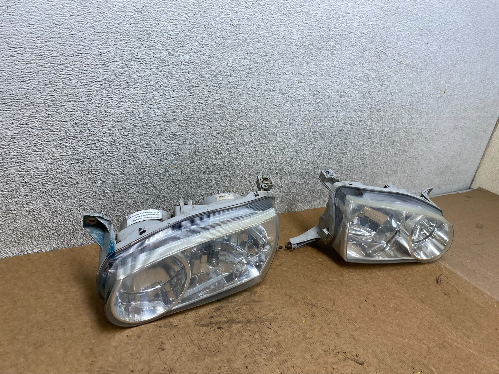 2001-2002 Toyota Corolla Right Left Side Halogen Headlights OEM S6921 PS2