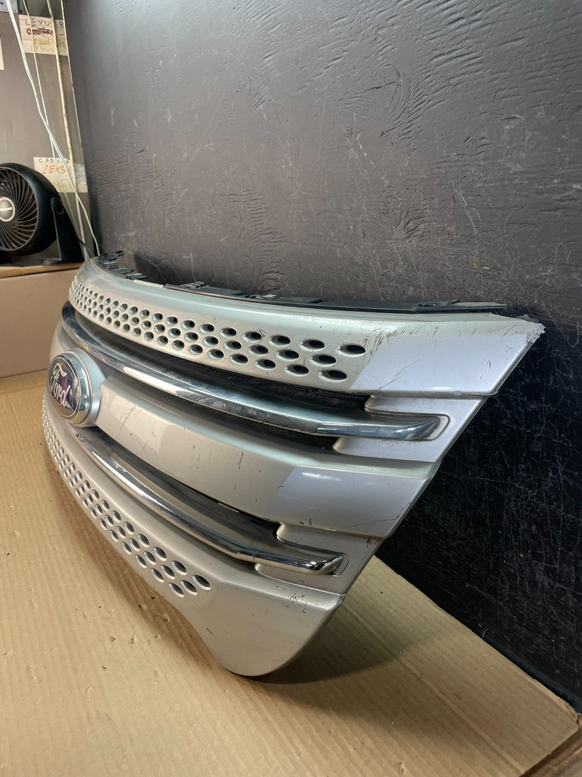 2011 to 2015 Ford Explorer Upper Front Grill Grille ae9963 DG1