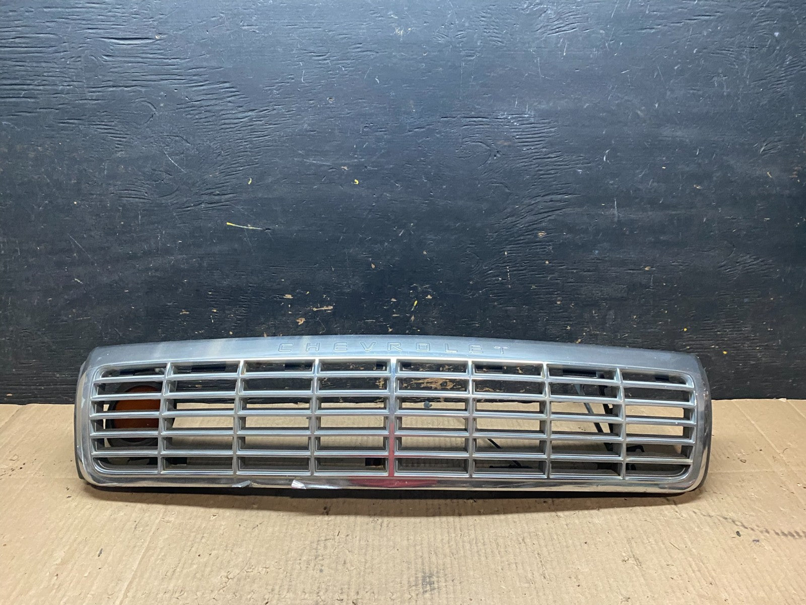 1993 to 1996 Chevrolet Caprice Front Upper Grill Grille u6415 DG0