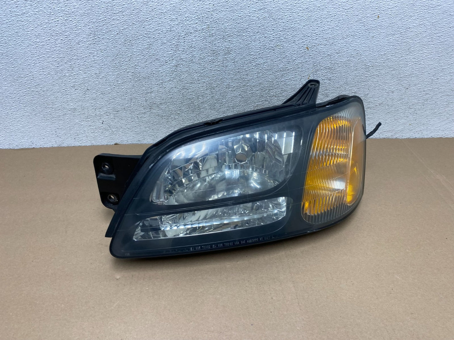 2001-2004 Subaru Legacy Outback Left Driver Lh Side Headlight AG4491 DW2