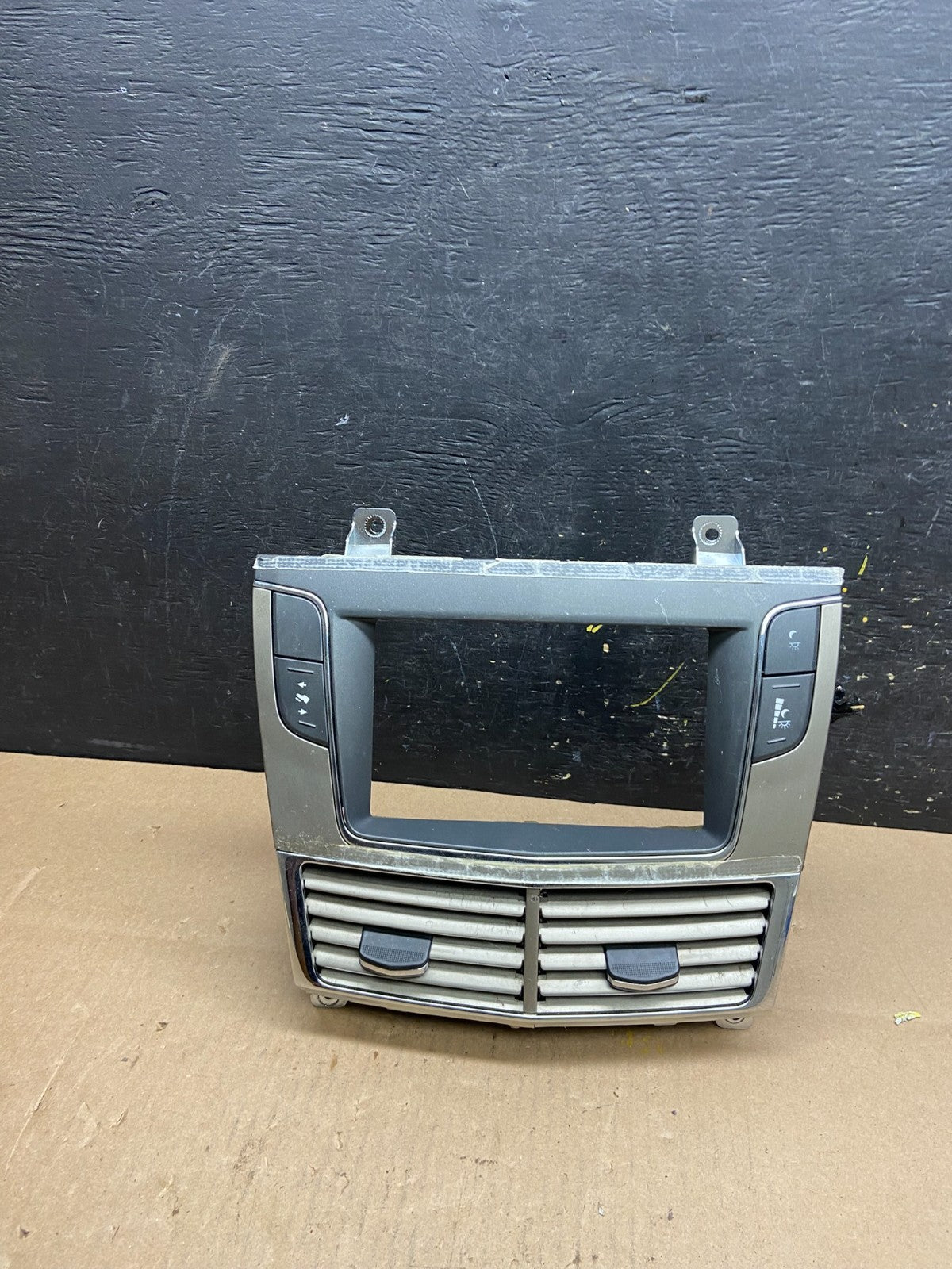 2010 - 2012 Lincoln Mkt Center Dash Gps Radio Bezel Panel Air Vent OEM T4577 DG0