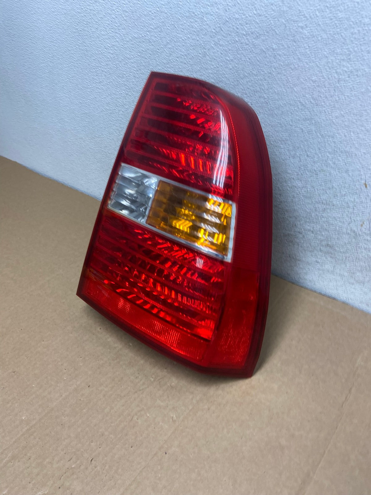 2005 to 2007 Kia Sportage Right Passenger Side RH Side Tail Light AG1975 LK1