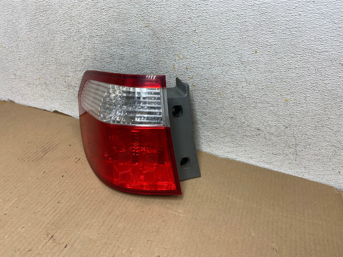 2005 2006 2007 Honda Odyssey Left Driver LH Side Tail Light AH3021 LK2