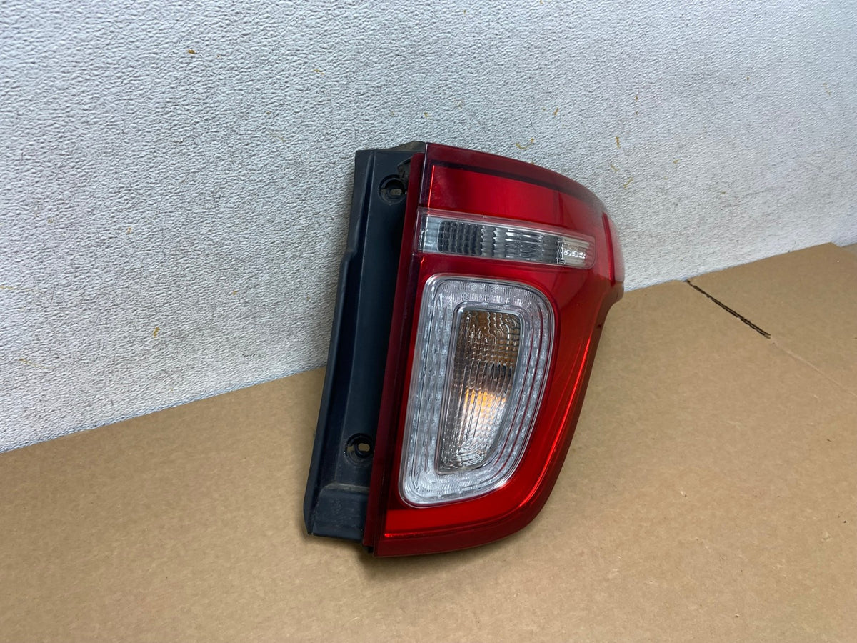 2011 2012 2013 2014 2015 Ford Explorer Right Passenger RH Tail light AI2552 LK2