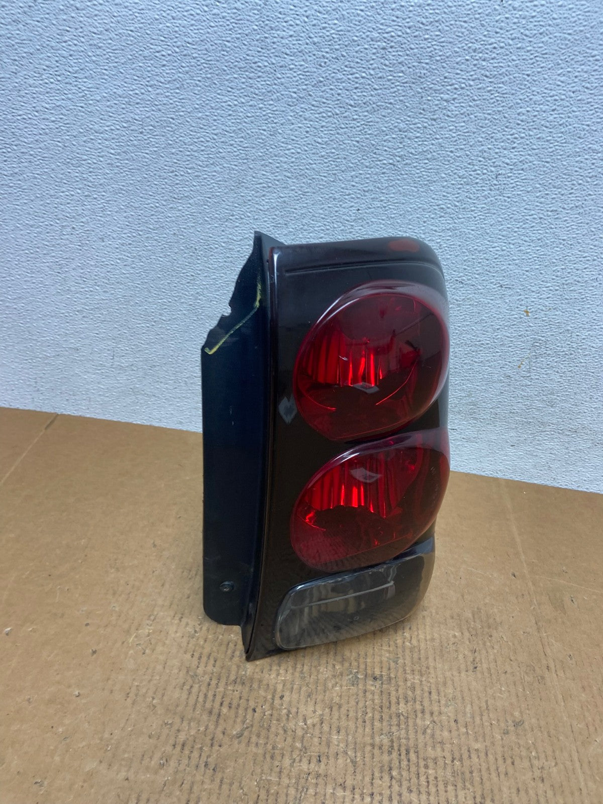 2002 to 2009 Chevrolet Trailblazer Right Passenger Rh Tail Light AE0321 LK2