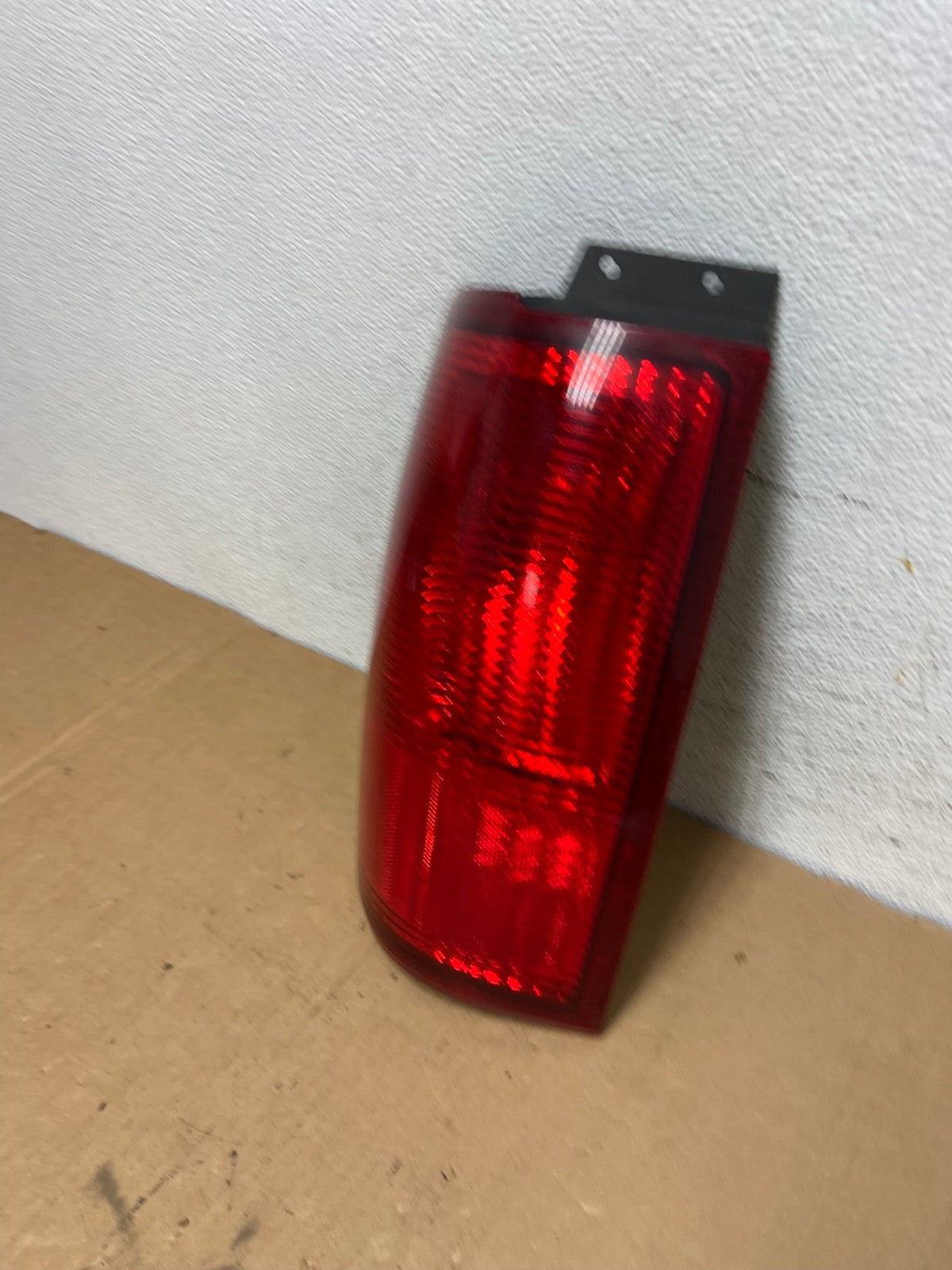 1998 to 2002 Lincoln Navigator Left Driver LH Side Tail Light AD2721 LK1