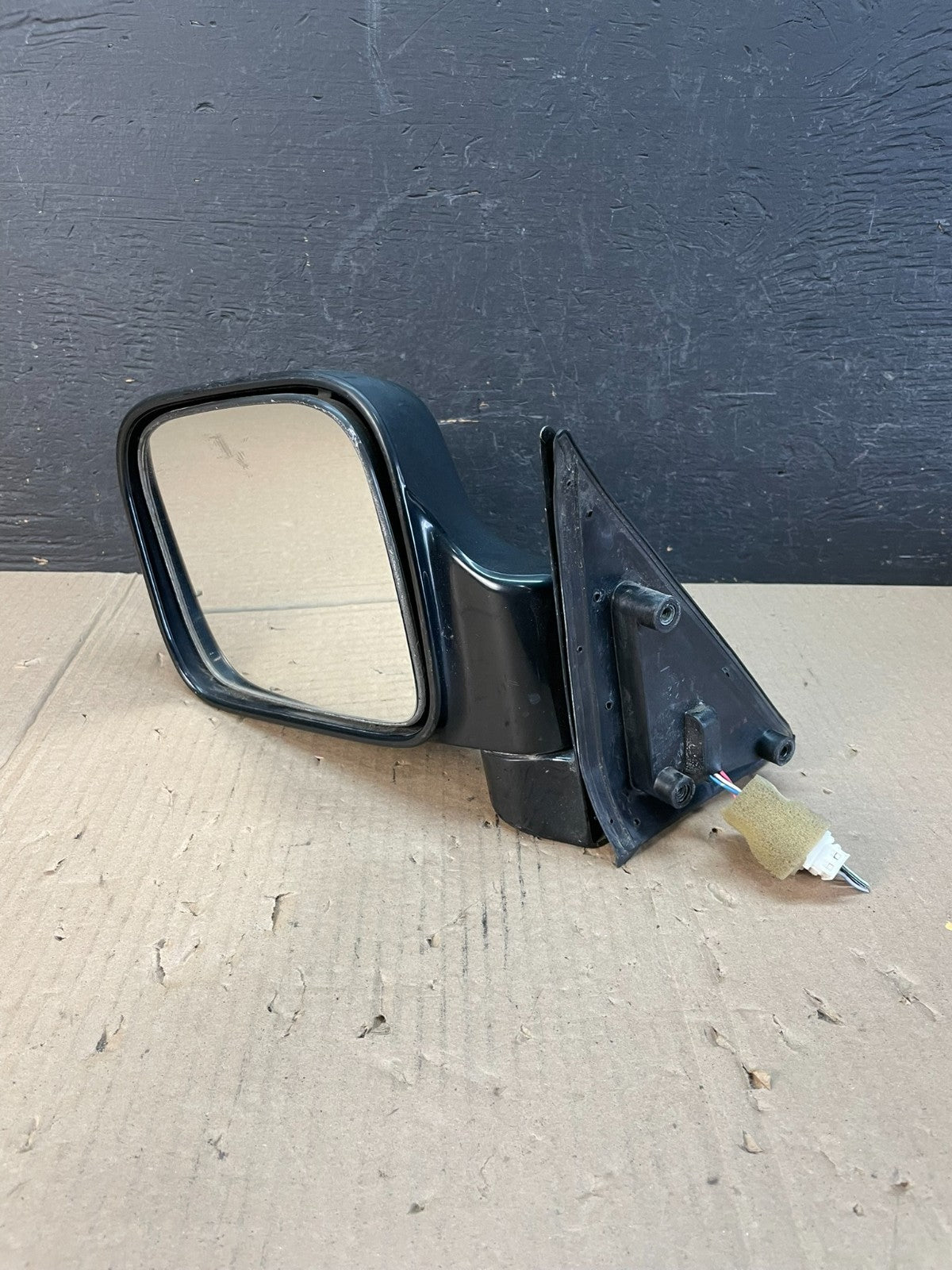 1998 to 2002 Isuzu Trooper Left Driver LH Power Door Mirror AD8685 DW2