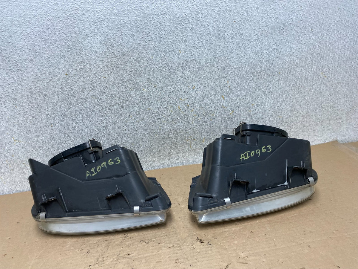 2002 to 2004 Volkswagen Jetta Left+Right Headlights AI0963 DW8
