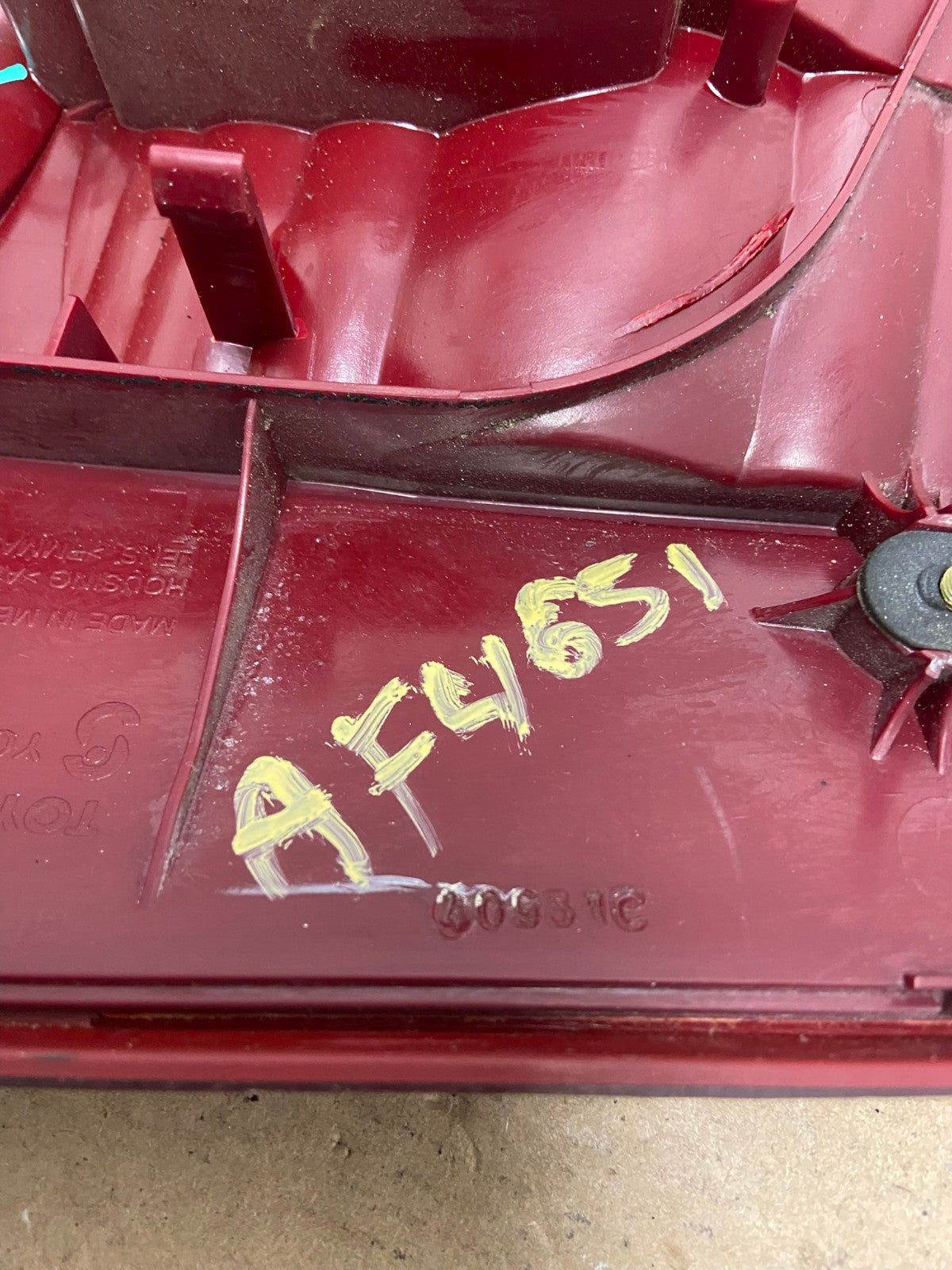 2004 - 2005 Toyota Sienna Left Driver LH Side Inner Tail Light AF4651 LK7