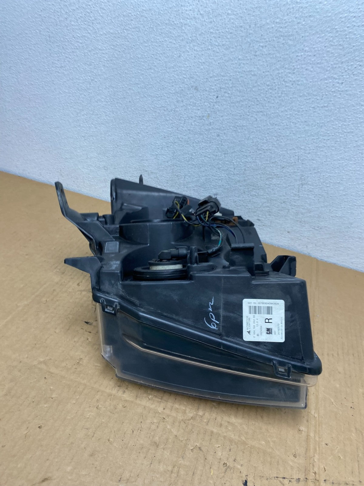 2007 to 2013 Chevrolet Suburban Tahoe Right Passenger RH Headlight AC7648 DW8