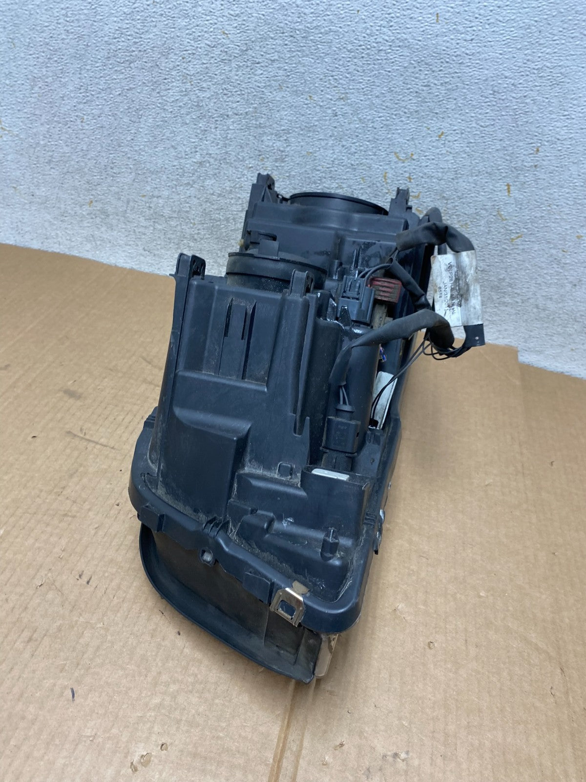 2003 to 2013 Volvo XC90 Right Passenger Rh Side Headlight Halogen AI3826 DW9