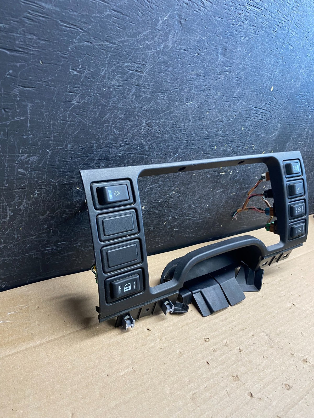 2006-2008 Mitsubishi Fuso Speedometer Instrument Cluster Bezel Switches ag52652