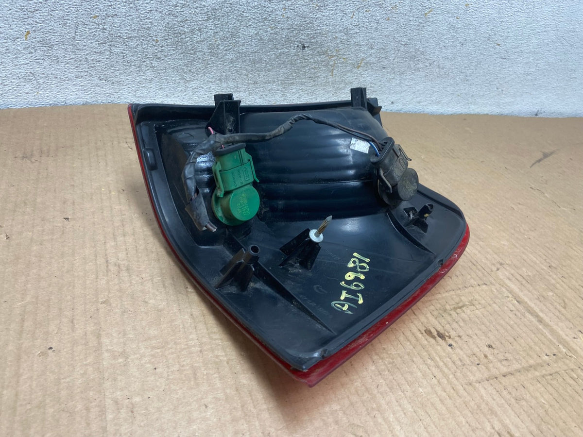 2002 to 2005 Ford Explorer Left Driver Lh Side Tail light AI6981 LK6