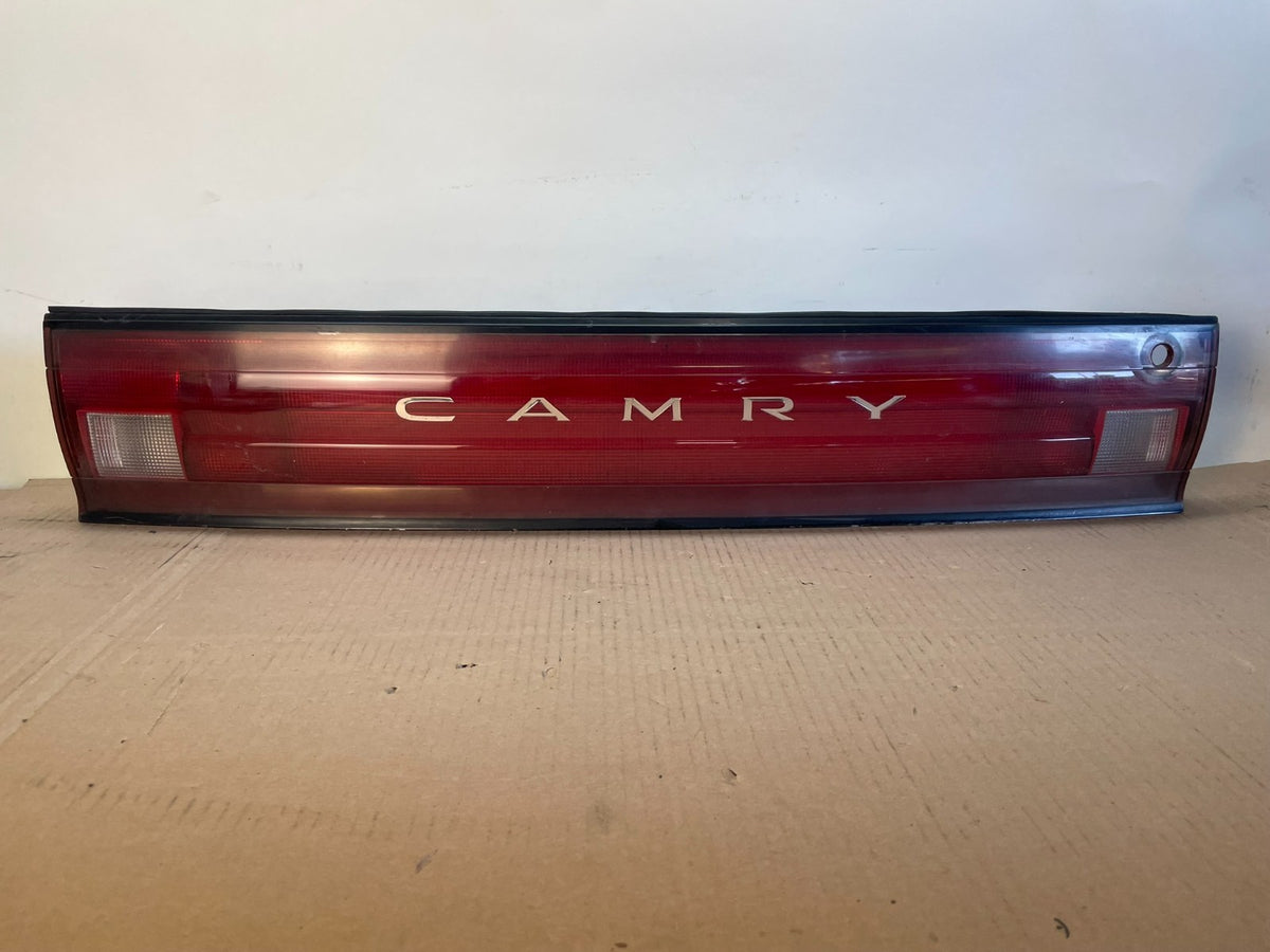 1992 1993 1994 Toyota Camry Center Trunk Rear Tail Light AH0485 DG0