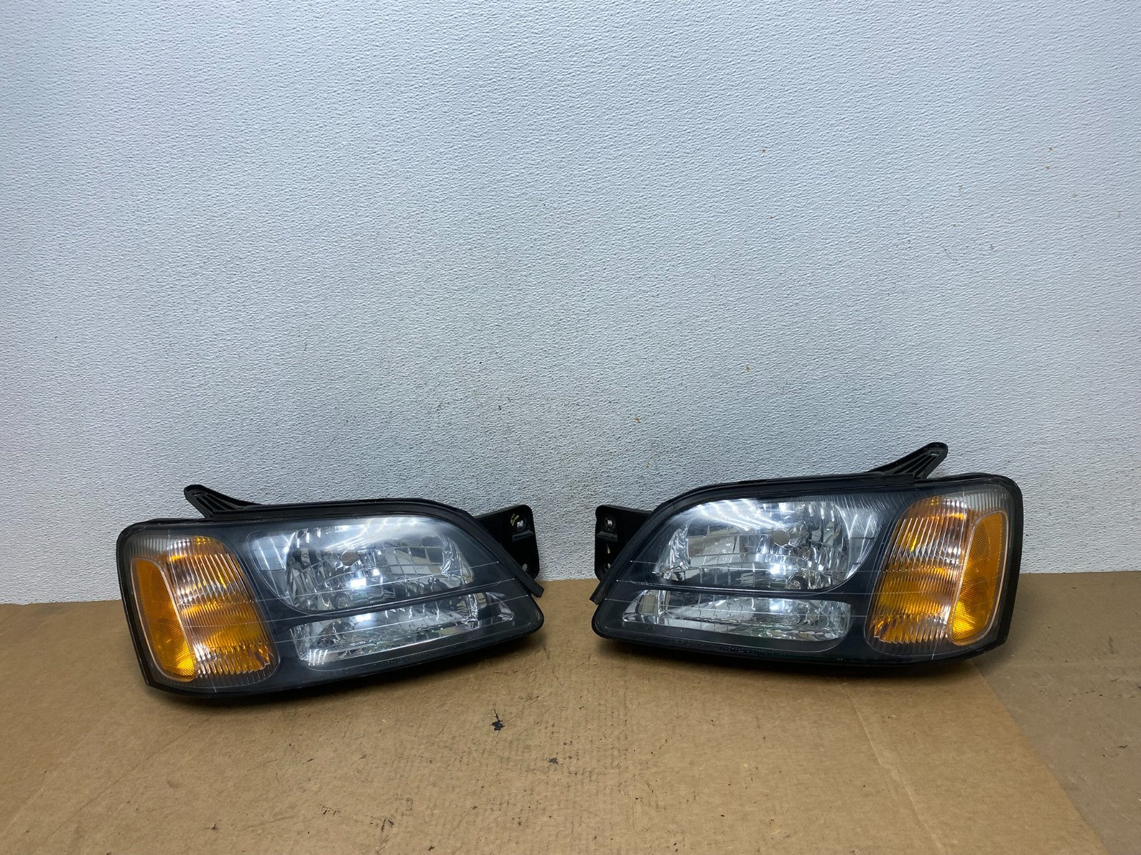 2001 to 2004 Subaru Legacy Outback Left+Right Headlights DEPO AE4825 DW0