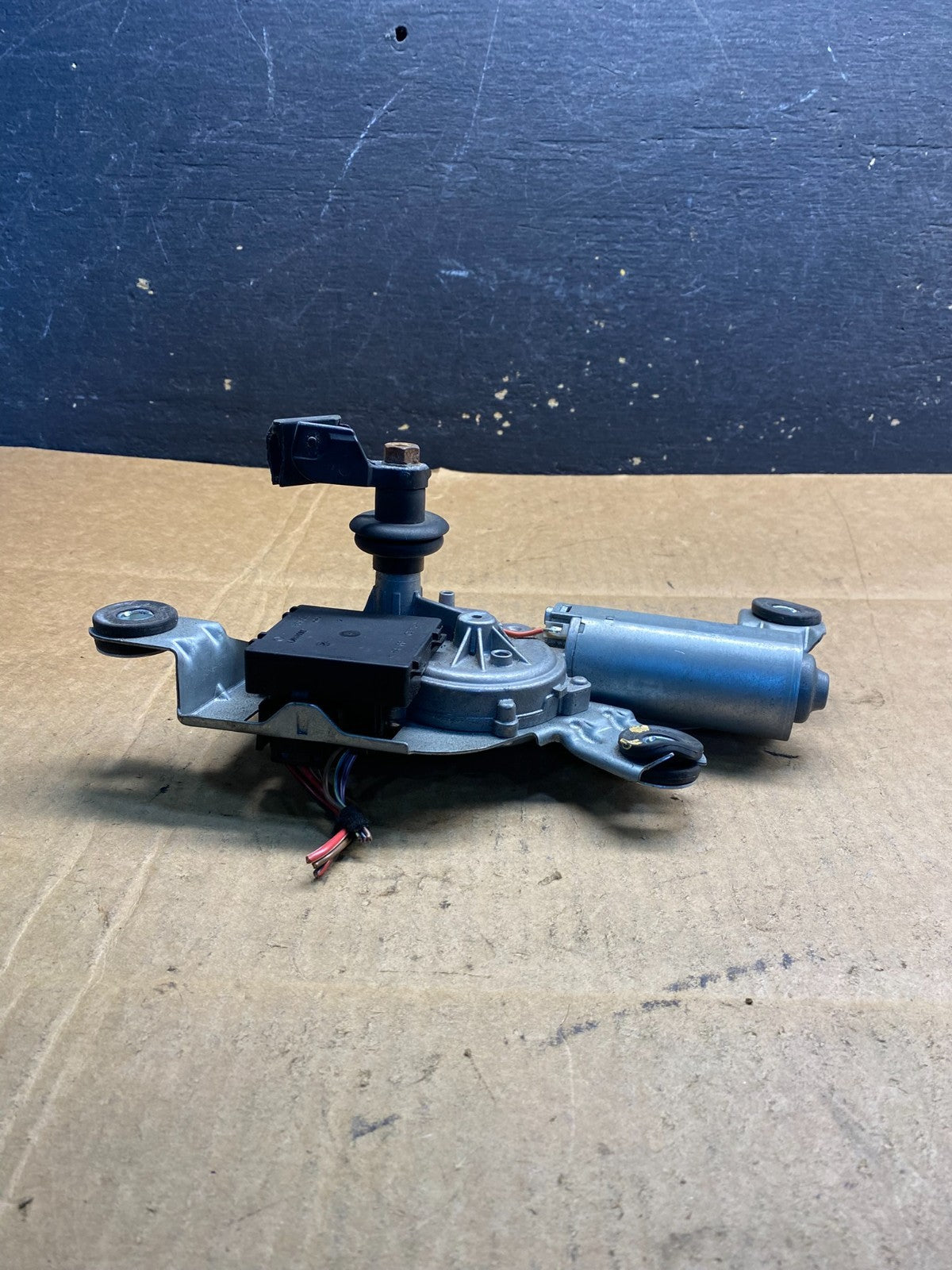 2004 to 2010 BMW X3 E83 Rear Windshield Wiper Motor OEM ab3788  DG1