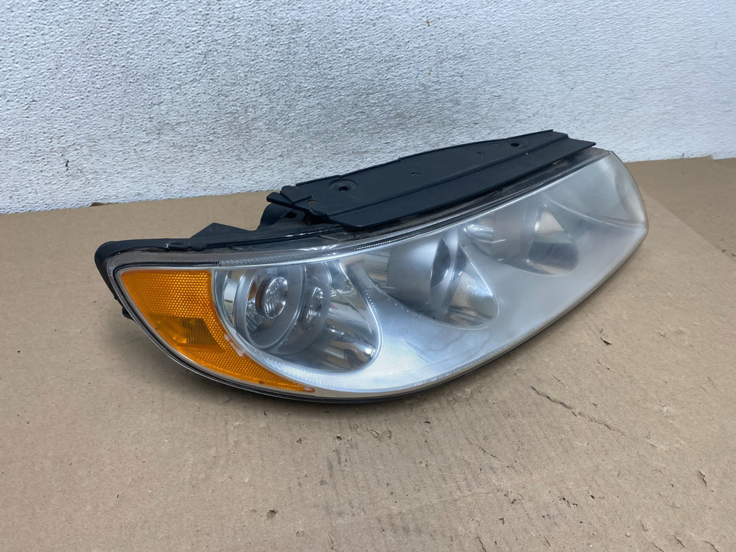 2006 to 2010 Hyundai Azera Right Passenger Side Halogen Headlight AG5795 DW2
