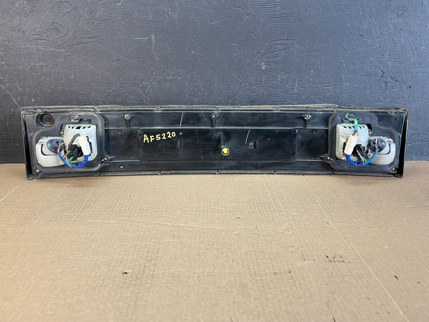 1992 1993 1994 Toyota Camry Center Trunk Rear Tail Light AF5220 DG5