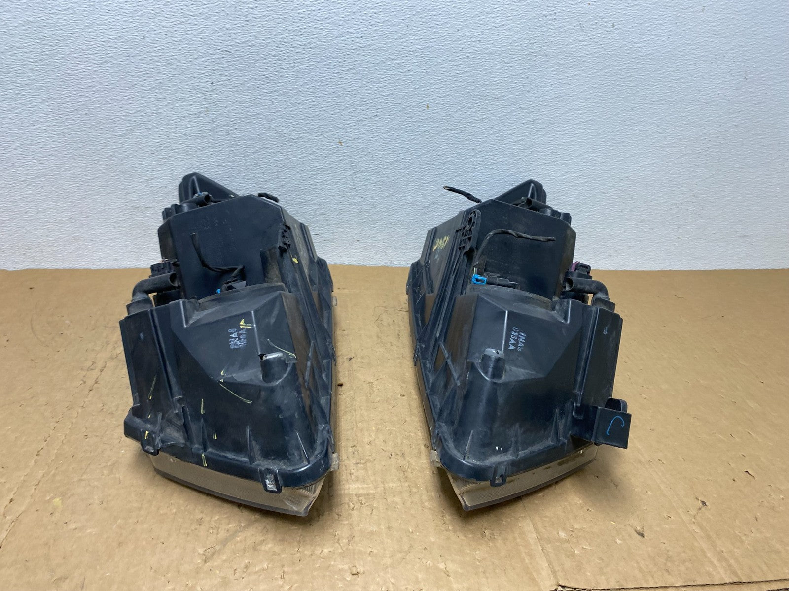 2009 to 2017 Dodge Journey Headlights Left+Right Set Halogen AD0619 DW13