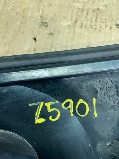 2000-2004 Chevrolet Impala Rear Trunk Center Finish Panel Tail Light Z5901 DG12