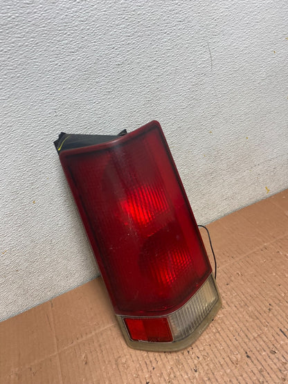 2000 to 2002 Chevrolet Express Left LH Side Tail Light Oem M0150 DW2