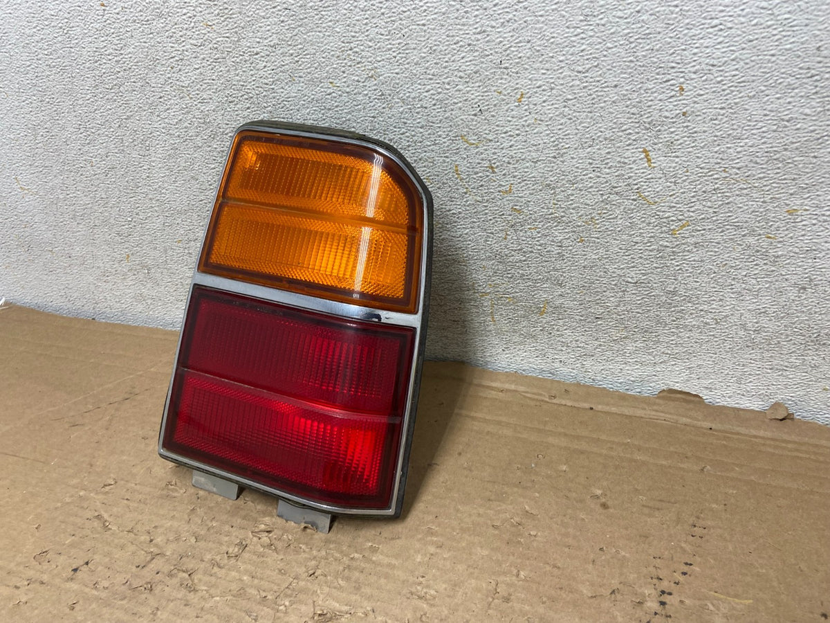 1986 Oldsmobile Delta 88 Eighty Eight Right Passenger Side Tail Light ah9181 DG2