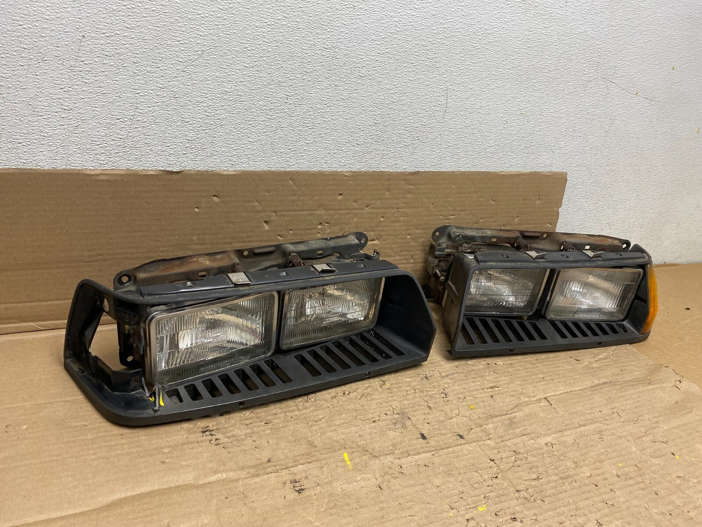 1984 1985 Honda Accord Left+Right Set Headlights + Bezel Oem O3698 DG2