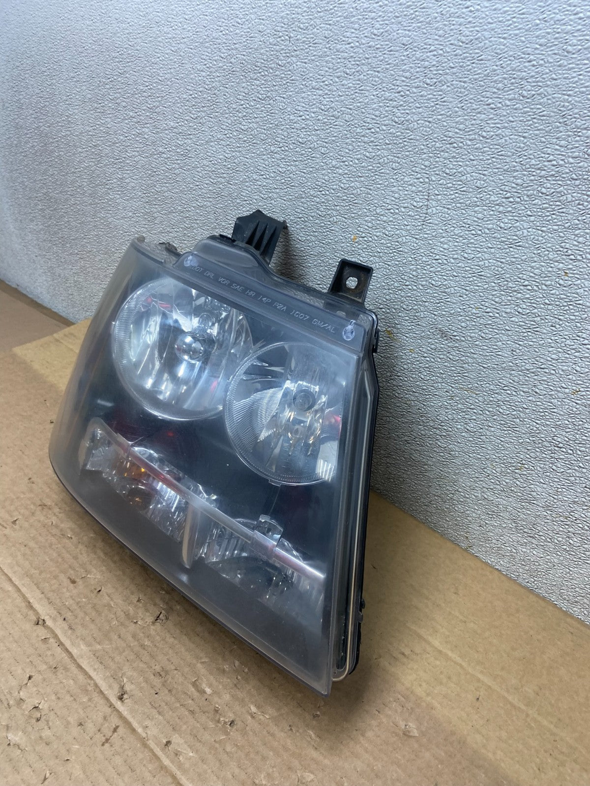 2007 to 2013 Chevrolet Suburban Tahoe Right Passenger RH Headlight Oem AB5152 DW1