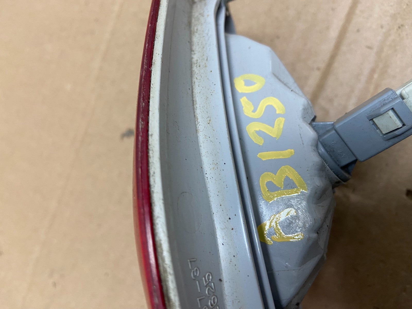 2003 to 2004 Toyota Avalon Right Passenger RH Inner Tail Light OEM AB1250 LK7