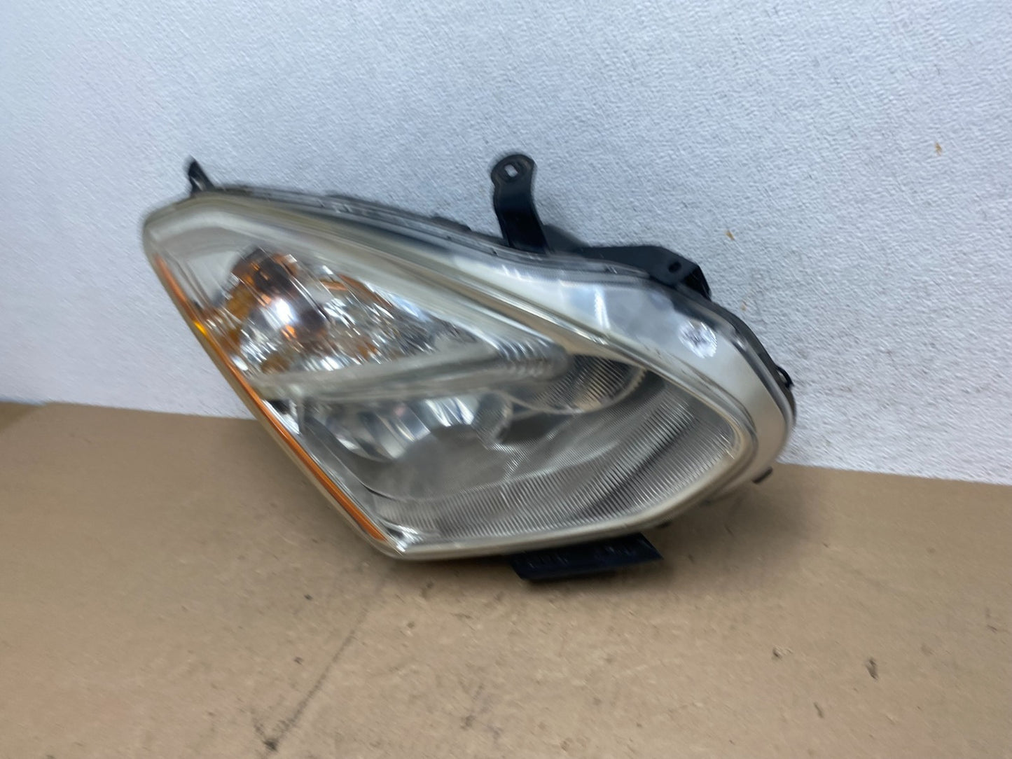 2009-2013 Nissan Rogue Right Passenger Halogen Headlight AE6891 DW1