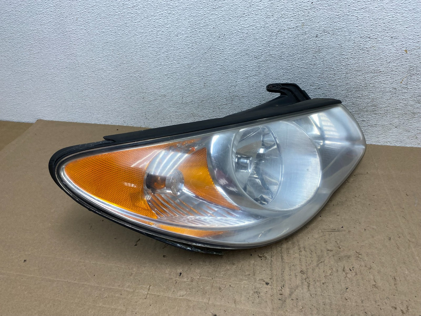2007 2008 2009 2010 Hyundai Elantra Right Passenger Side Headlight AE6509 DW2