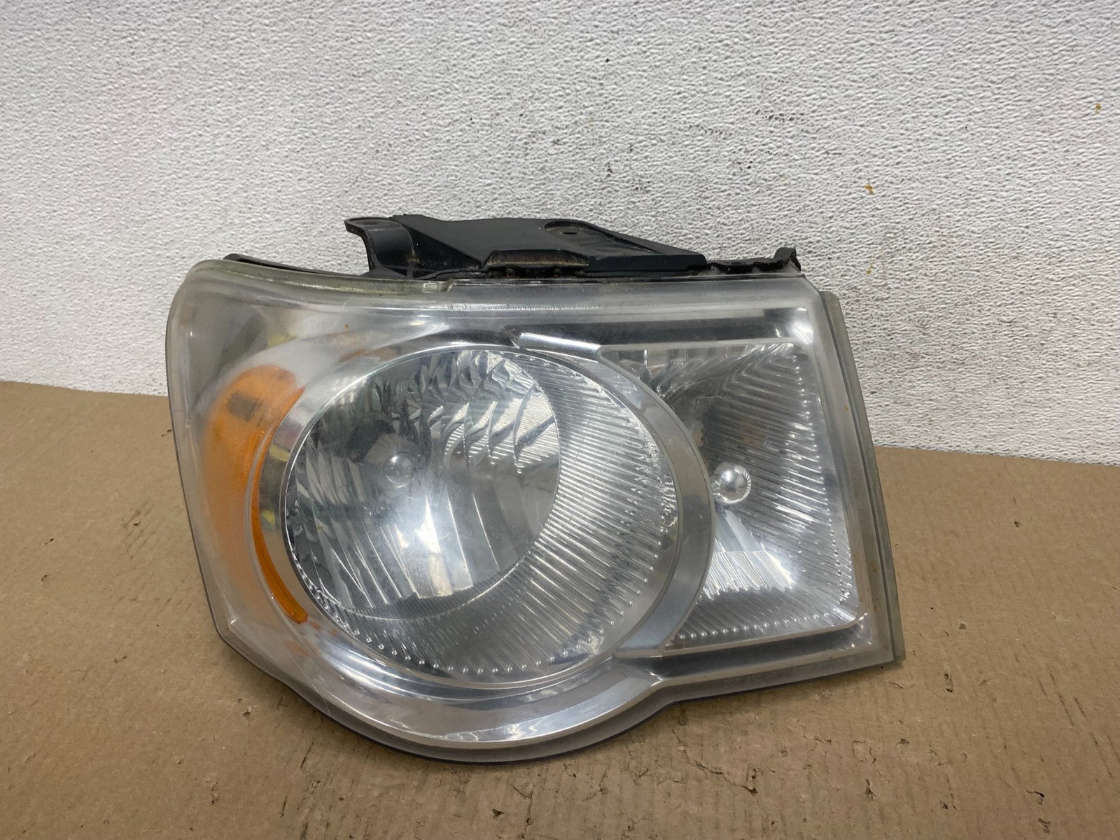2007 2008 2009 Chrysler Aspen Right Passenger RH Halogen Headlight AE9755 DW0