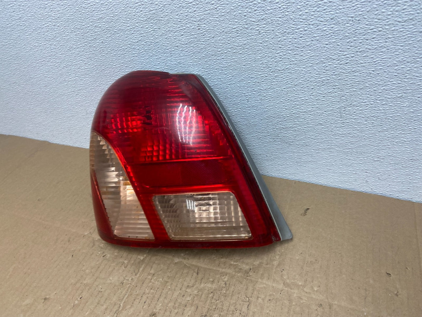 2000 to 2002 Toyota Echo Left Driver LH Side Tail Light AB8218 DG1