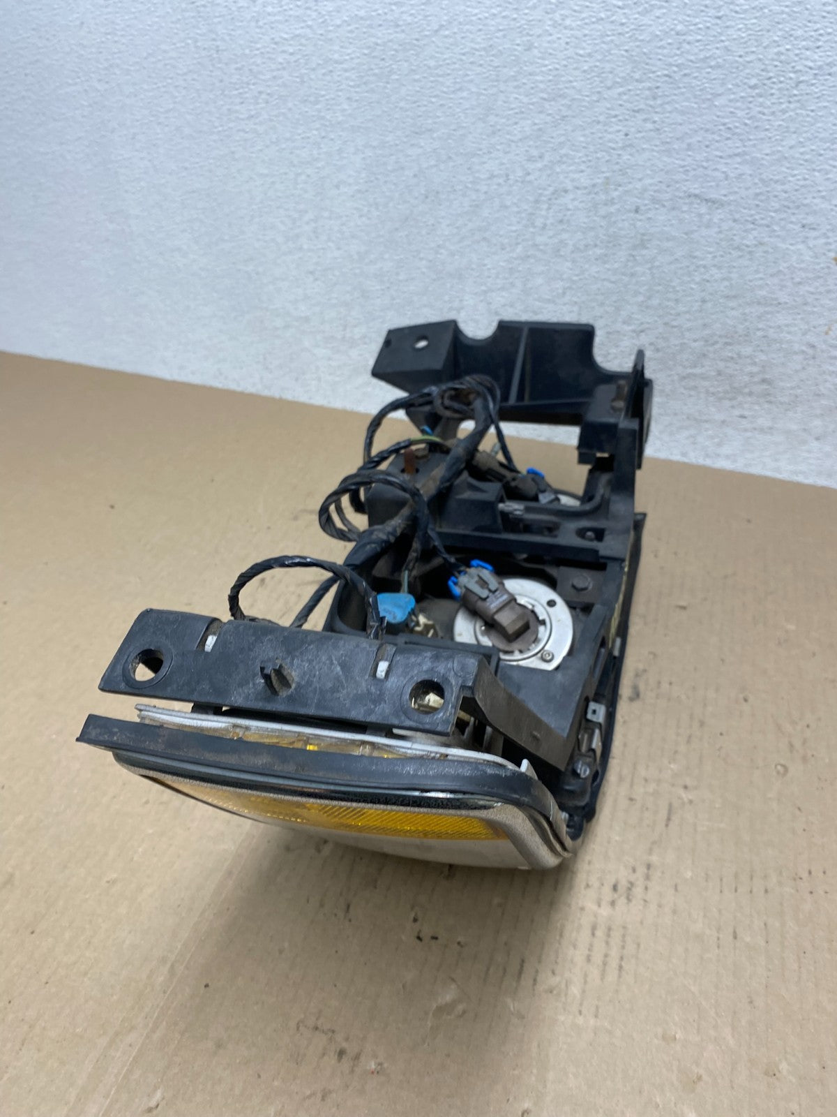 1994 1995 1996 Cadillac Deville Right Passenger Halogen Headlight AE7029 DW8