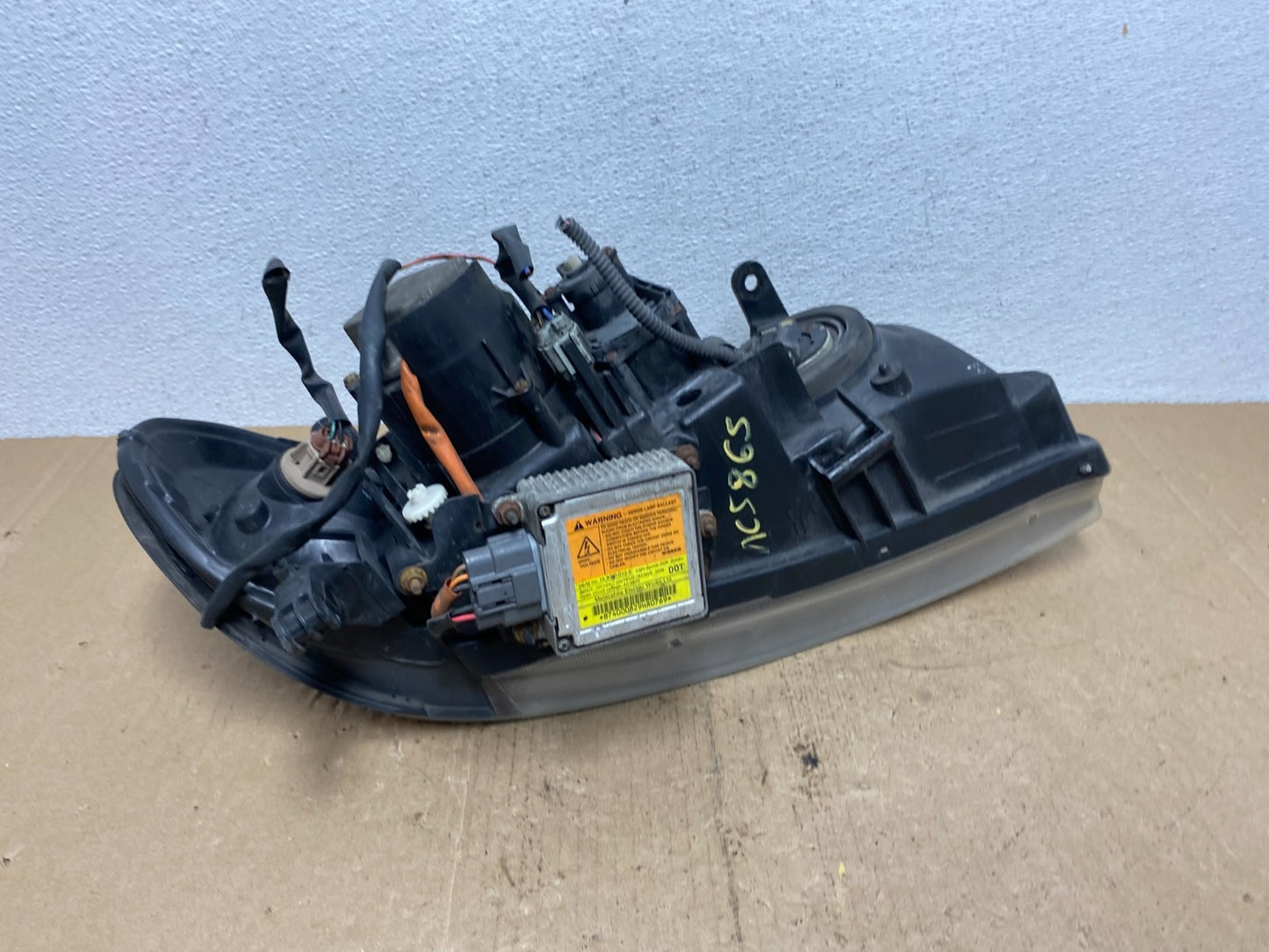 2000 to 2001 Infiniti I30 Left Driver LH Side Headlight Xenon AC5865 DW7